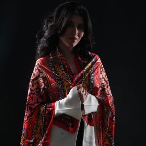 Milli Ornamentlərlə Zərif İpək Kəlağayı – Azərbaycan Ənənələrinin Simvolu