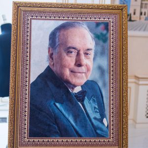 Heydər Əliyev Portreti – Liderlik və İrsi Əks Etdirən Xüsusi Hədiyyə
