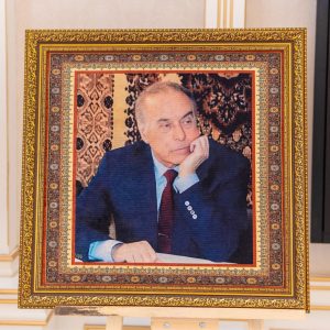 Heydər Əliyev Düşüncədə – Rəsmi Portret Xalça