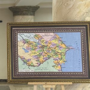 Azərbaycan Respublikası Xəritəsi – Rəngli və Tarixi Xalça Kompozisiyası