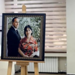Xatirələrdə Yaşayan Zəriflik – Cütlük Portreti Xalça Üzərində