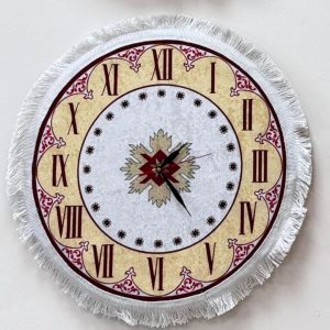 Xalçalı Saat – Qədim Şərq Naxışlı (Ağ-Krem Dairəvi Model)